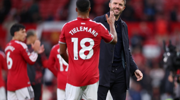 Mặc Carragher chê bai, MU vẫn đặt trọn niềm tin vào Carrick