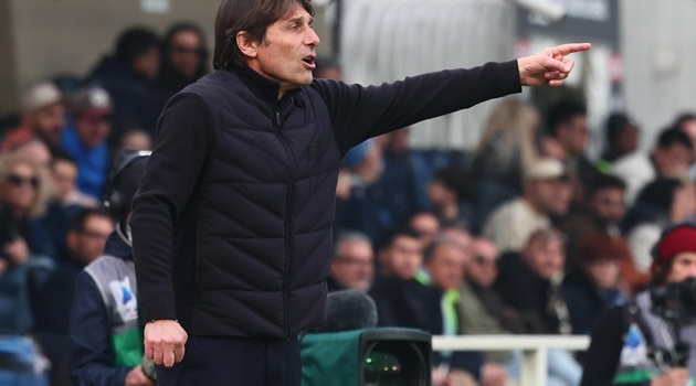 MU nhắm Antonio Conte thay thế Michael Carrick