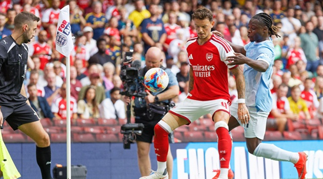 Vòng luẩn quẩn chấn thương của White và Timber ở Arsenal