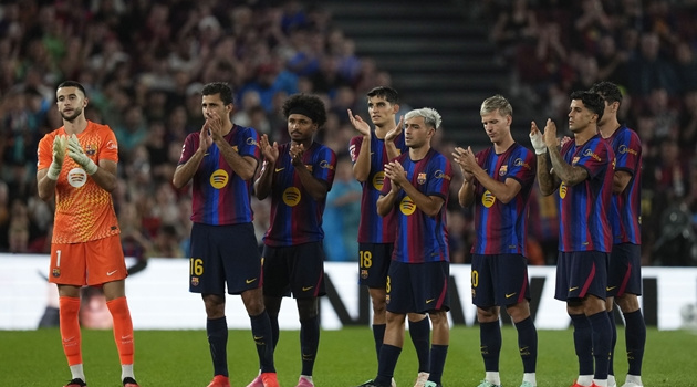 Cơn bão chuyển trạng thái của Barca cuốn phăng Racing Santander