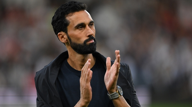 Arbeloa bị FA xử lý sau phát ngôn nhắm vào Man United
