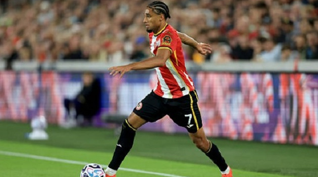 Brentford mở cửa bán Schade cho Arsenal