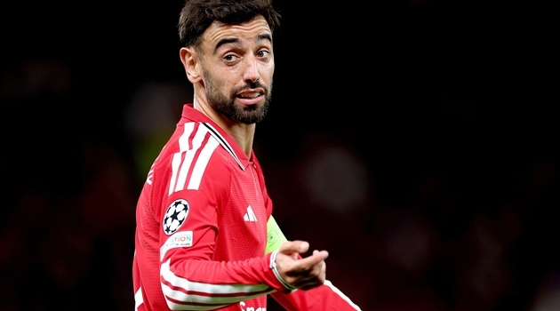 HLV Carrick xếp Bruno Fernandes đá 'số 9 ảo'