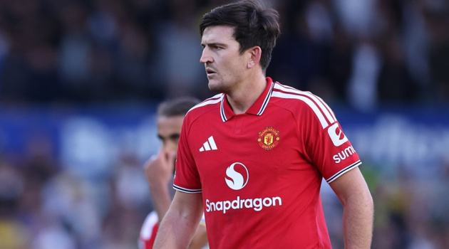 Carragher khen Maguire xuất sắc giúp MU không sụp đổ
