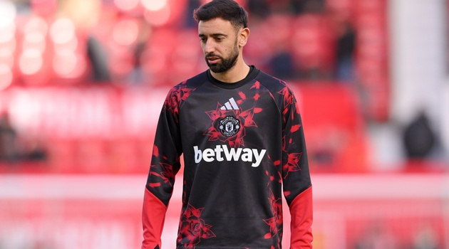 Vì sao HLV Carrick gạch tên Bruno Fernandes?