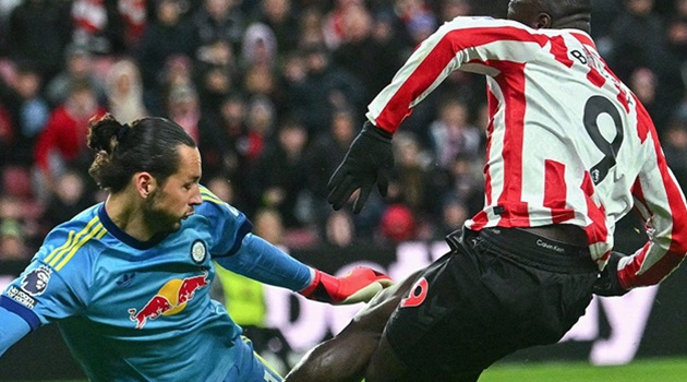 Tỏa sáng trước Sunderland, Trafford đe dọa vị trí của Pickford
