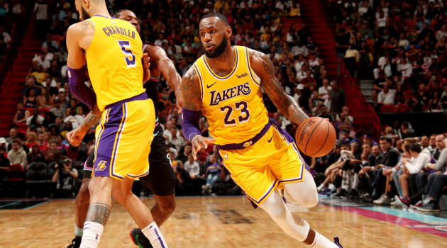 LeBron James bật chế độ hủy diệt, ghi 51 điểm trong ngày trở về Miami Heat