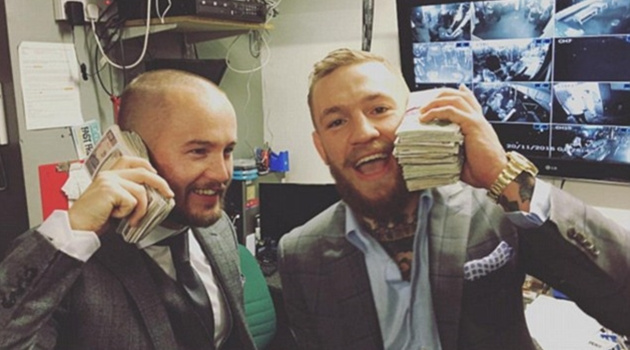 McGregor mang tiền ra khiêu khích, Mayweather đáp trả bằng 800 triệu đô