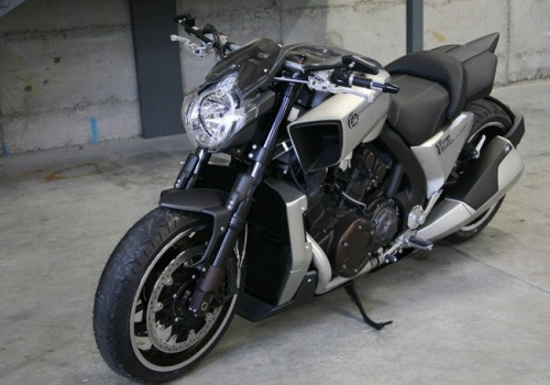 Kỹ sư độ xe biến hình cho Yamaha VMax 2012