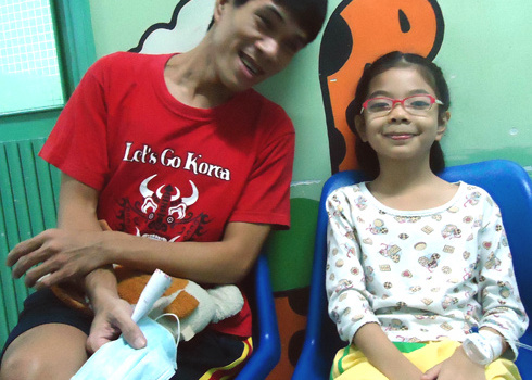 HLV đấu kiếm mơ 'phép màu' cho con gái bị ung thư