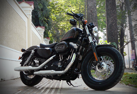 Harley Davidson 48 2012 khoe dáng dưới nắng xuân