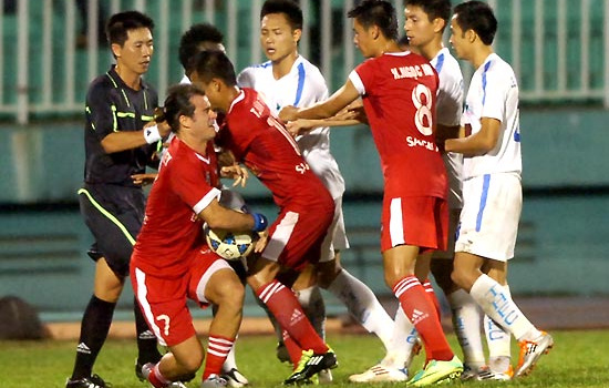 Vụ ẩu đả giữa Thanh Hóa và Sài gòn FC rất phi thể thao