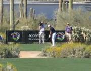 Video: Cú phát bóng hỏng của Westwood