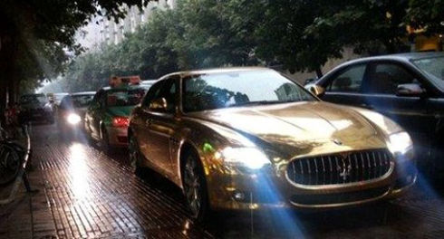 Siêu xe Maserati Quattroporte mạ vàng