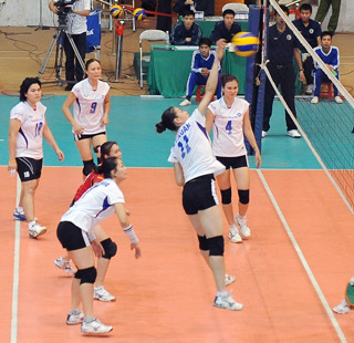 Kịch tính bóng chuyền nữ