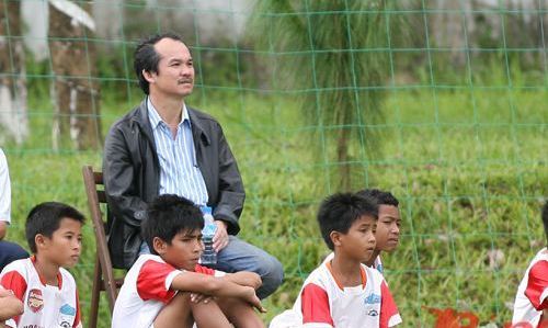Bầu Đức tính hoãn tổ chức giải vô địch bóng đá Lào