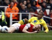 Video Premier League: Van Persie lập cú đúp, Arsenal vẫn bị Norwich cầm hòa