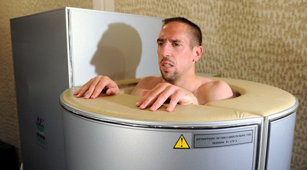 Cầu thủ Pháp xả hơi hết cỡ trước trận gặp Anh