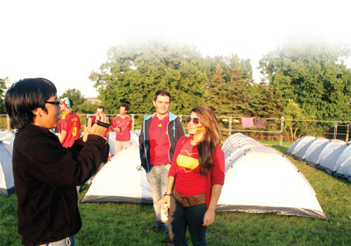 Hội hè dưới ánh mặt trời