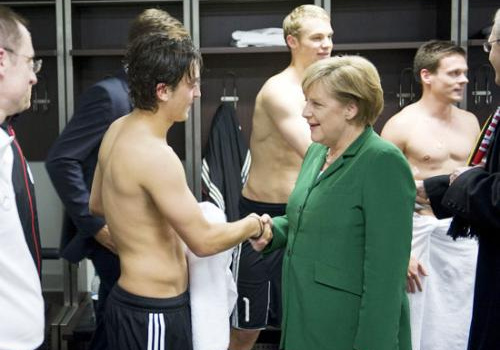 Có một Angela Merkel của bóng đá