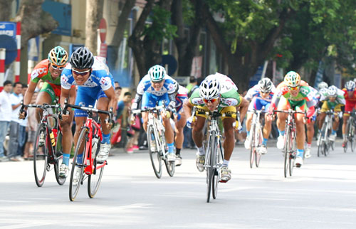 Lê Văn Duẩn nhất chặng 1 giải xe đạp “Về Trường Sơn” 2012