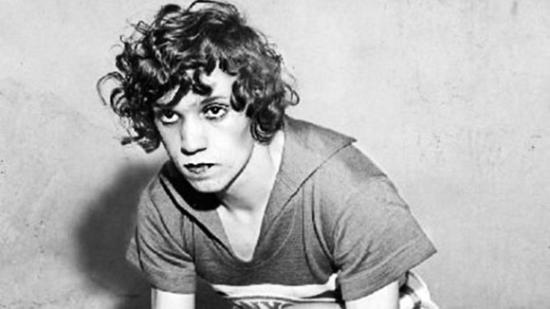 Biến trai thành gái, trò ma quái kinh điển