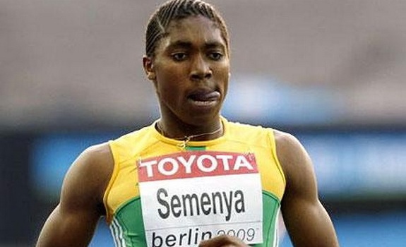 Từng bị nghi ngờ giới tính, vẫn được rước cờ Olympic