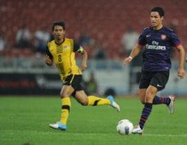 Video giao hữu: Arsenal ngược dòng đánh bại các ngôi sao Malaysia