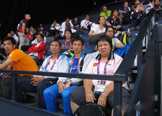 Ấm lòng trên đất khách