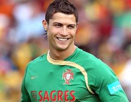 Video giao hữu: Messi gọi, Ronaldo đáp trả bằng cú sút căng như kẽ chỉ
