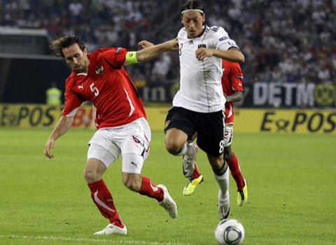 Áo - Đức, 'bản sao' đọ tài 'bản chính'