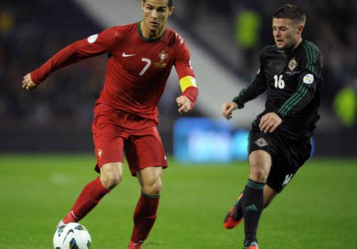 100 trận của Ronaldo: Tạm biệt QBV?