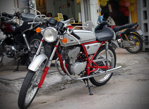 Honda Dream 50 - nét hoài cổ giữa Sài thành