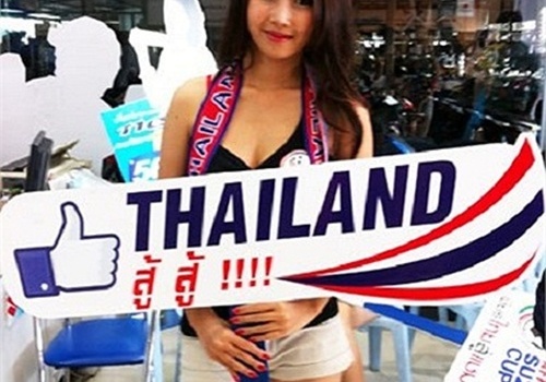 AFF Cup còn 4 ngày: 'Nóng' cùng dàn chân dài Thái Lan