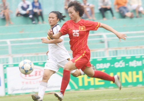Tăng một bậc, bóng đá nữ Việt Nam vẫn xếp sau Thái Lan