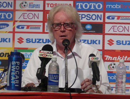 Huấn luyện viên Thái Lan không khiếp sợ trước sức ép tại Bukit Jalil