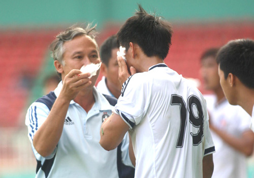 Cup tứ hùng Hoàng Anh Gia Lai 2012: Một án phạt hi hữu…