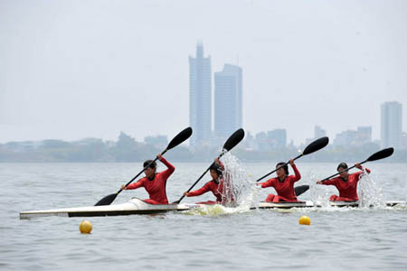 Rét 7 độ vẫn xuống nước