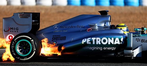 Mercedes W04 chạy thử lần đầu đã đen đủi