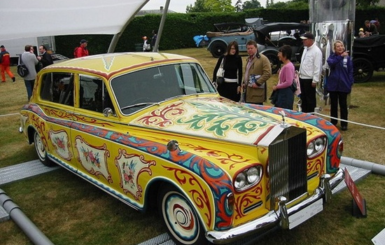 Tài tử John Travolta chơi trội với Rolls-Royce hiếm