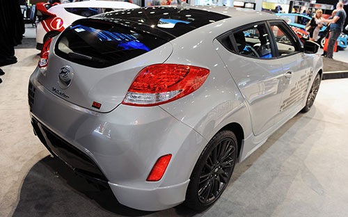 Gương hậu: Chiếc xe, cái thẻ và chữ ký