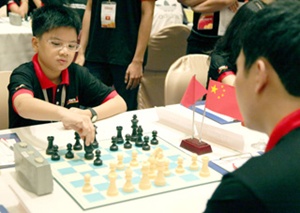 Nhà vô địch đang khuyết thầy dạy cờ