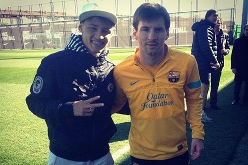 Ngôi sao giống Neymar như đúc “hớp hồn” M.U và Chelsea