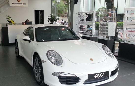 ''Đại gia'' tỉnh lẻ đổ xô ''chơi'' xe sang