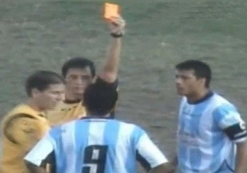 Độc nhất vô nhị: Trận đấu có 36 thẻ đỏ