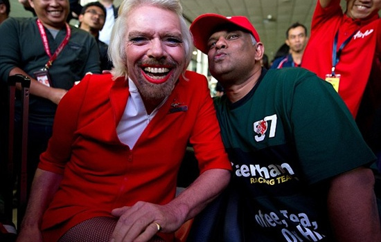 Thua cược đua xe, tỷ phú giả gái làm tiếp viên hàng không