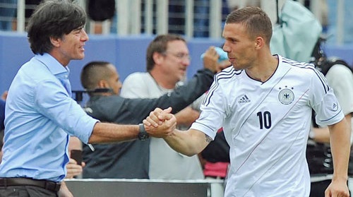 Podolski và Bender lập cú đúp giúp Đức 'đè bẹp' Ecuador