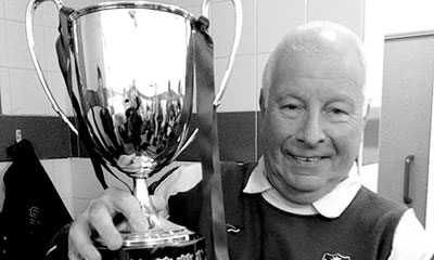 Có một HLV còn thâm niên hơn Sir Alex