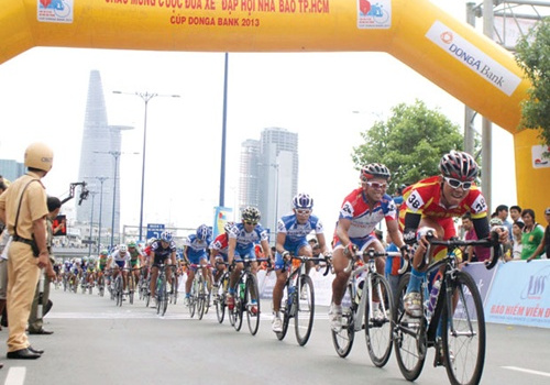 Khai mạc giải đua xe đạp DongA Bank 2013: Cơ hội cho người trẻ