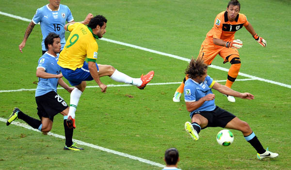 Brazil: Lê lết vào chung kết